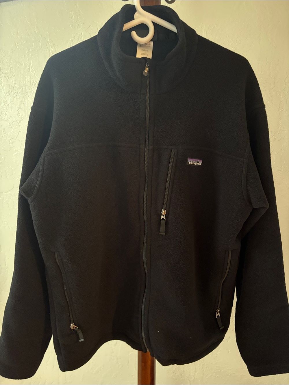 Men’s classic Patagonia polartec jacket.